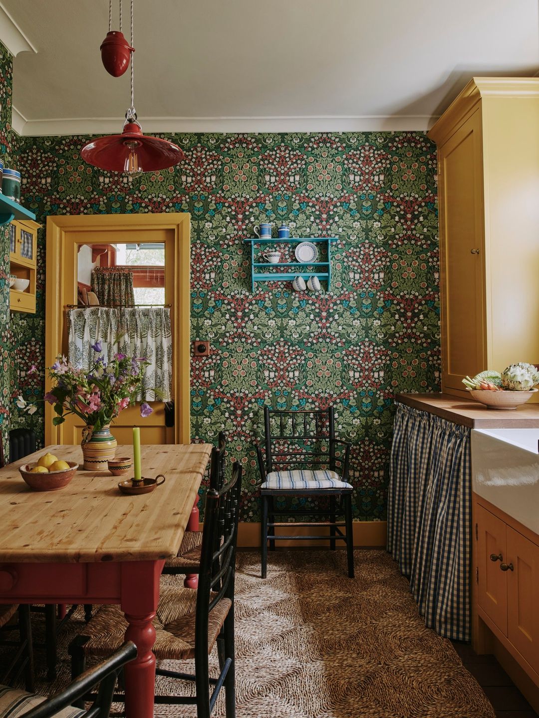 can-william-morris-designs-work-in-rustic-homes