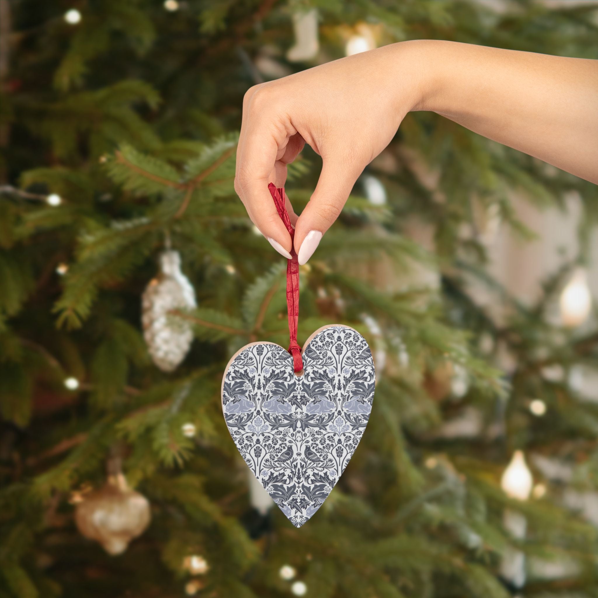 The World of Ornament　William Morris William Morris Christmas Baubles