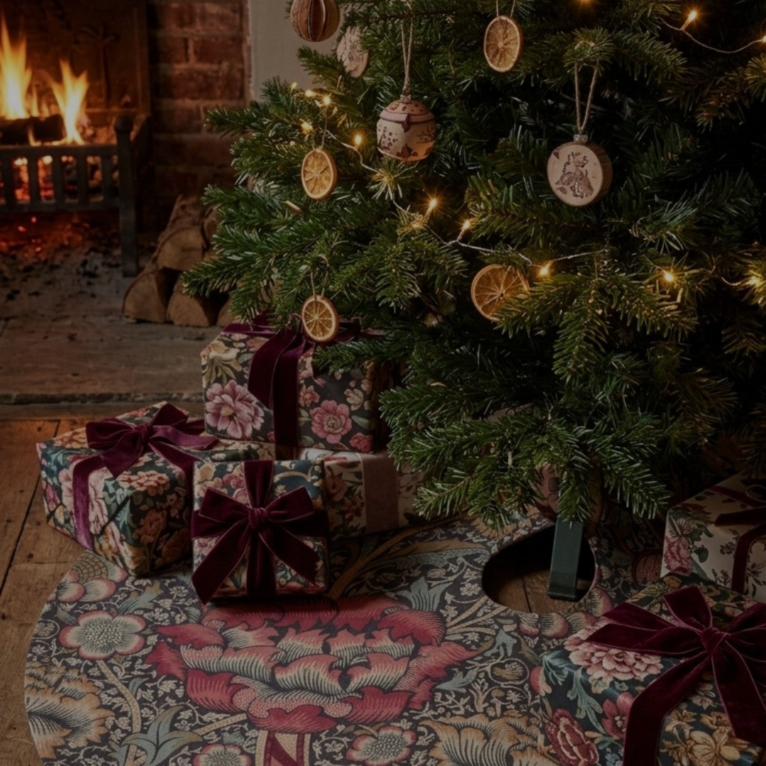 Christmas Tree Skirt inspired by William Morris - Wandle Collection (Red)