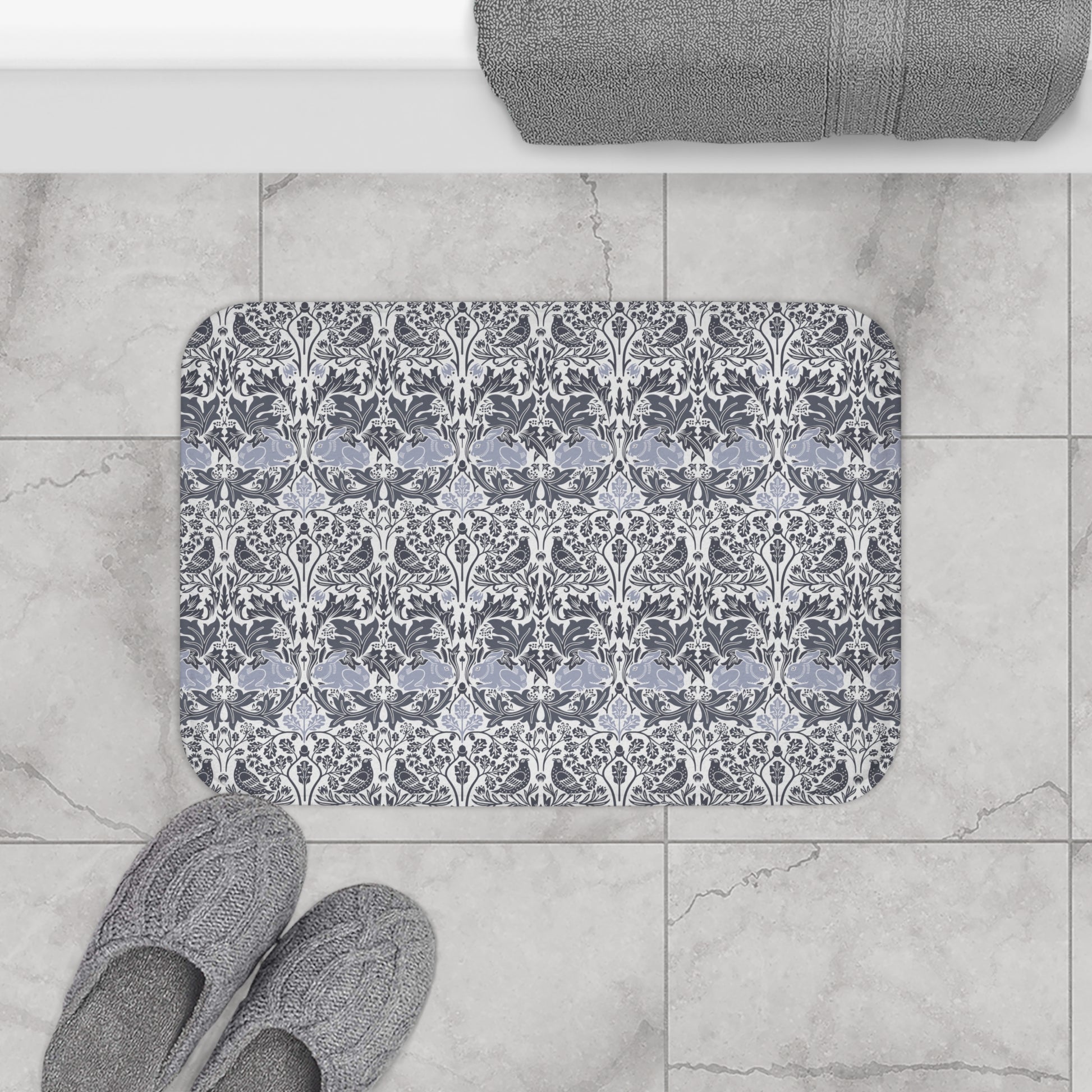 Microfibre bath mat with a gray and white floral pattern inspired by William Morris' work.