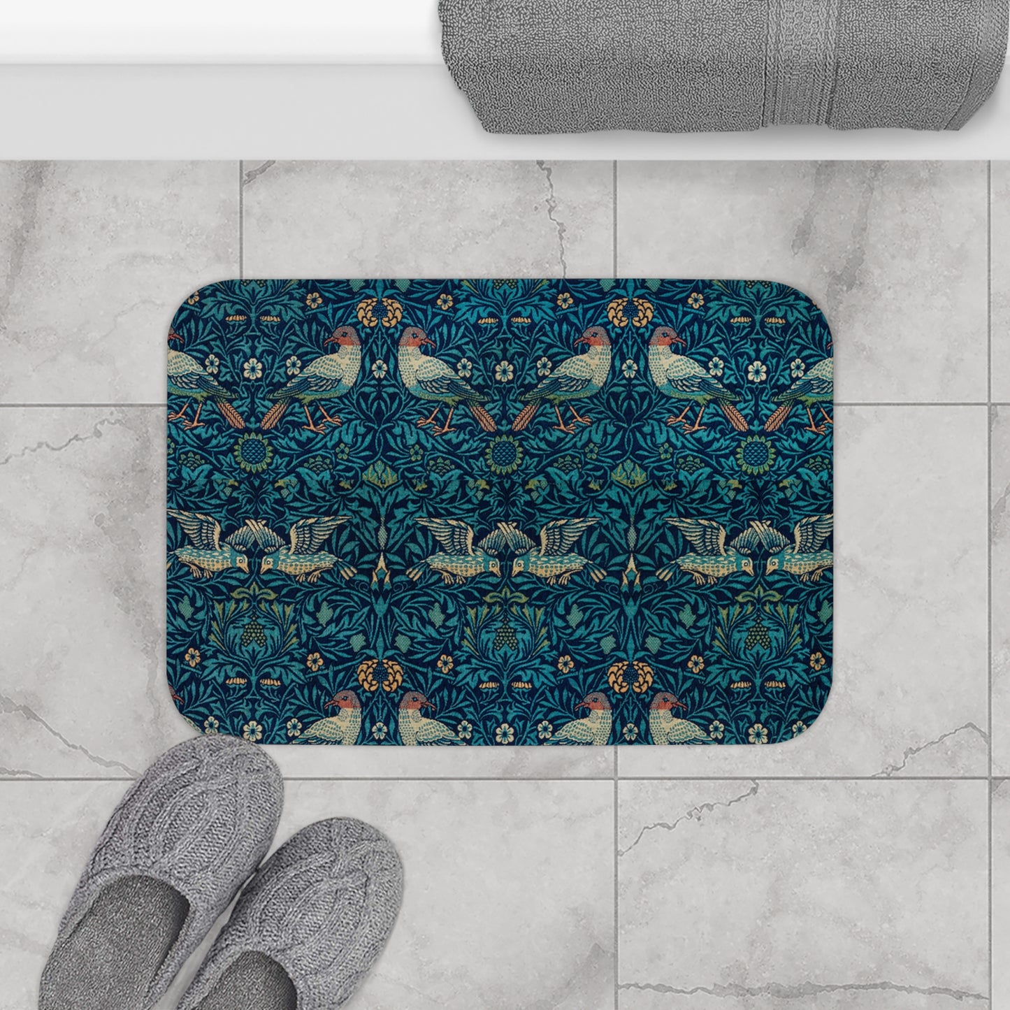 Microfibre bath mat with a blue colour and a pattern inspired by William Morris, featuring birds and floral designs.