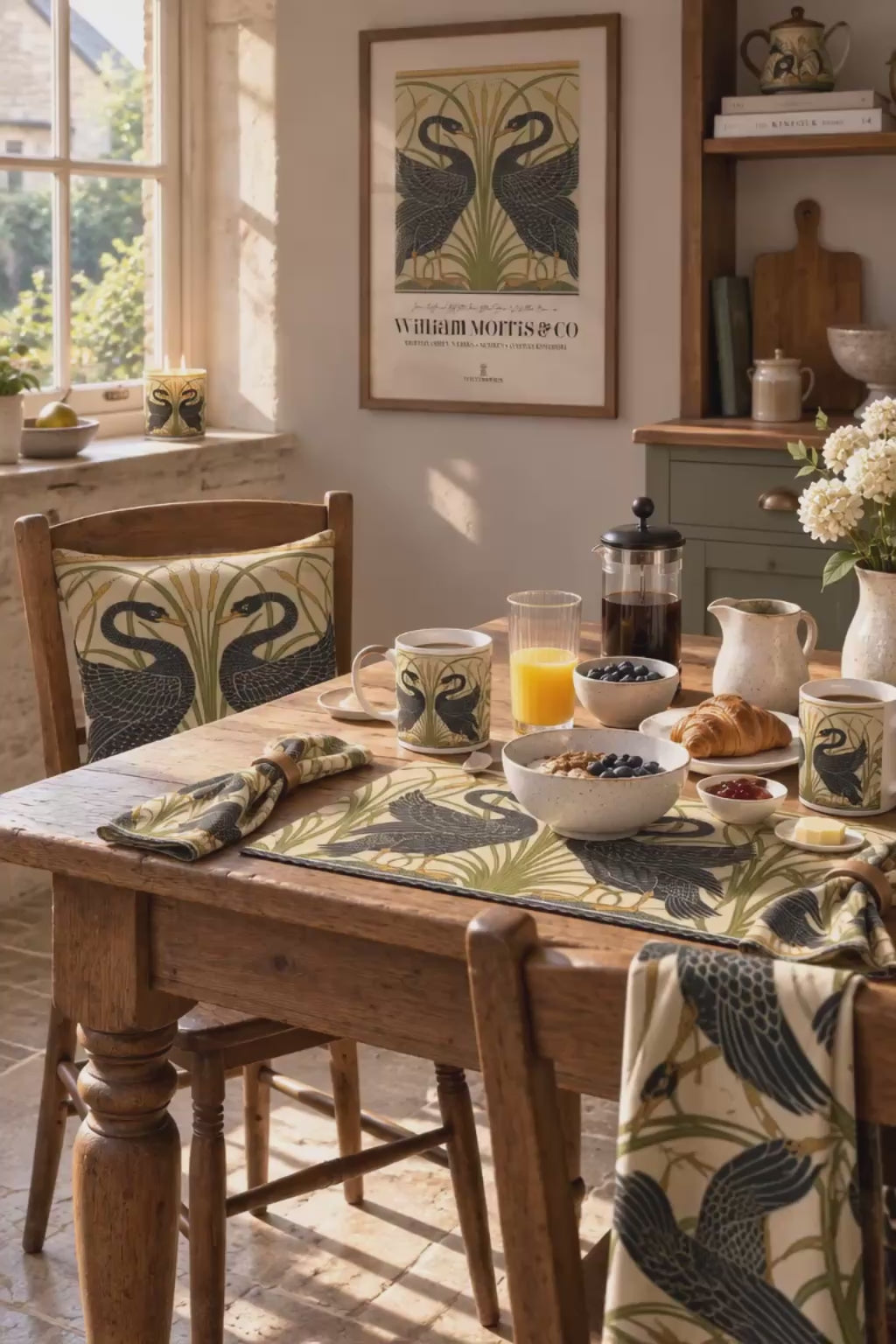 napkins-william-morris-swan-rush-and-iris-black-swan-set-of-4-6