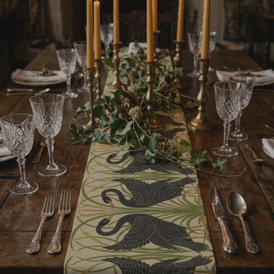 table-runner-inspired-by-william-morris-black-swan-cygnus-aatratus-25